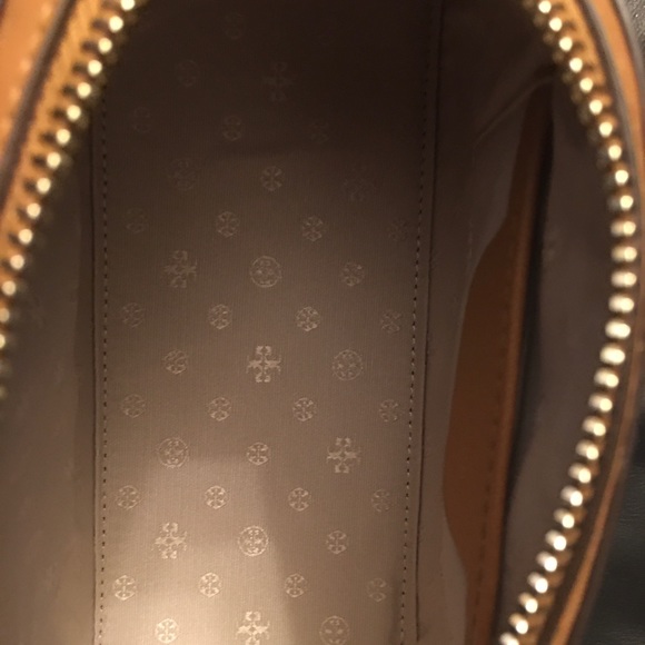 🦚NWT !! Tory Burch Cosmetics Case !! - Picture 4 of 6